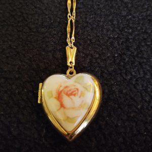 Perfect for Holiday Gift--- Floral Locket